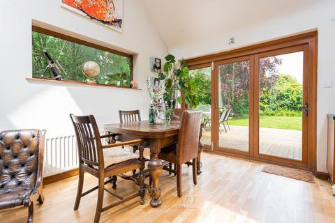 Little Meeching Blacklands Crescent, Forest Row, RH18 5NN