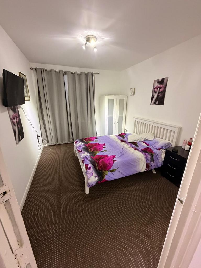 One Bedroom First-Floor Flat to Let in Dagenham,