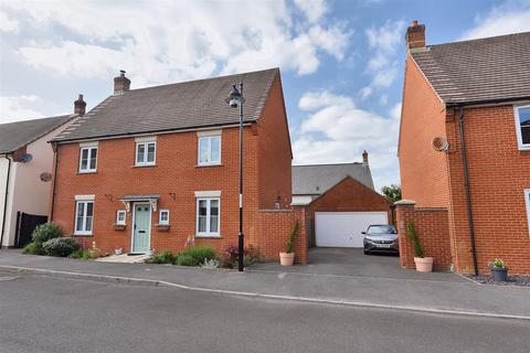 29 Bayfields, Gillingham, SP8 4AE