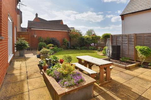29 Bayfields, Gillingham, SP8 4AE