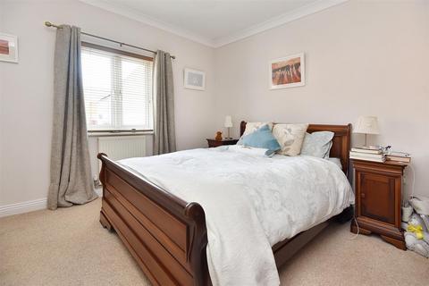 29 Bayfields, Gillingham, SP8 4AE
