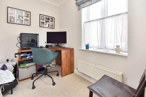 29 Bayfields, Gillingham, SP8 4AE