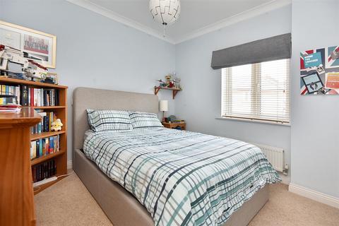 29 Bayfields, Gillingham, SP8 4AE