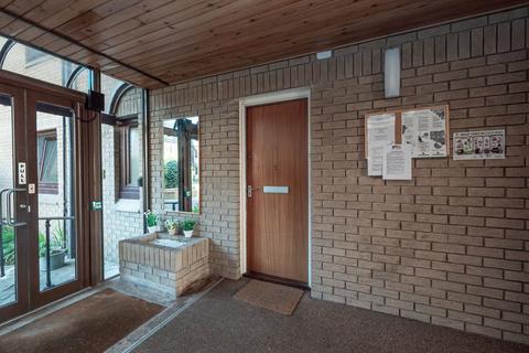 2/4 Belhaven Place, Edinburgh, EH10 5JN