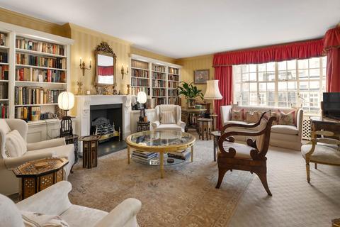 2 bedroom flat for sale, Chesham Street, London SW1X