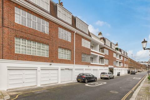 2 bedroom flat for sale, Chesham Street, London SW1X