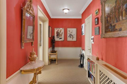 2 bedroom flat for sale, Chesham Street, London SW1X