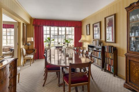 2 bedroom flat for sale, Chesham Street, London SW1X
