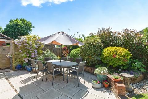8 Litton Gardens, Oakley, Basingstoke, RG23 7JS
