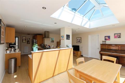 8 Litton Gardens, Oakley, Basingstoke, RG23 7JS