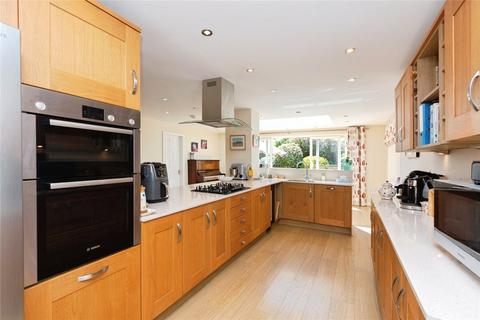 8 Litton Gardens, Oakley, Basingstoke, RG23 7JS