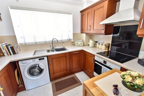 2 bedroom flat for sale, Golden Gate Way, Eastbourne