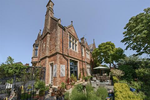 Mulberry House Barbican Terrace, Barnstaple, EX32 9HH