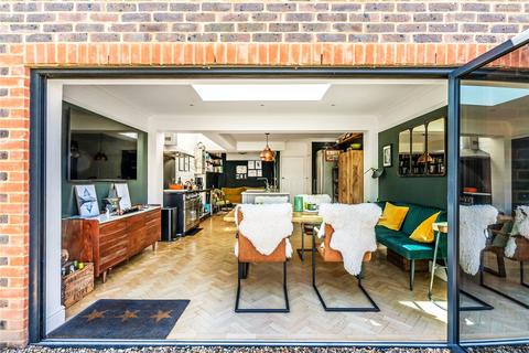 39 Chart Lane, Reigate, RH2 7DZ