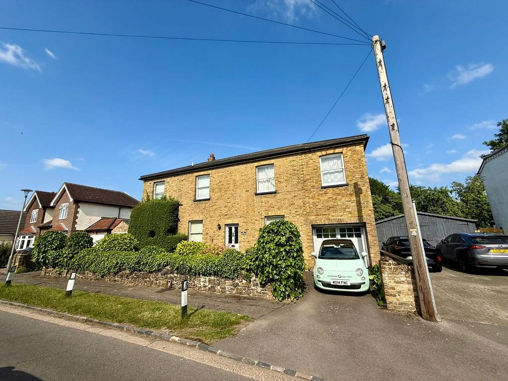 Detached house exterior, driveway