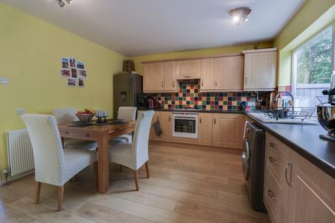 8 Broadgate Rise, Horsforth, Leeds, LS18 4DL