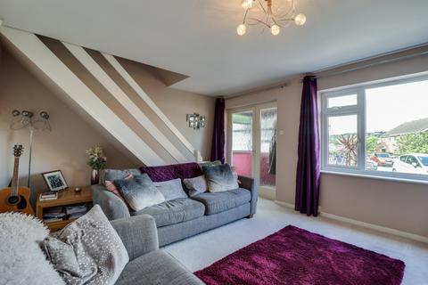 8 Broadgate Rise, Horsforth, Leeds, LS18 4DL