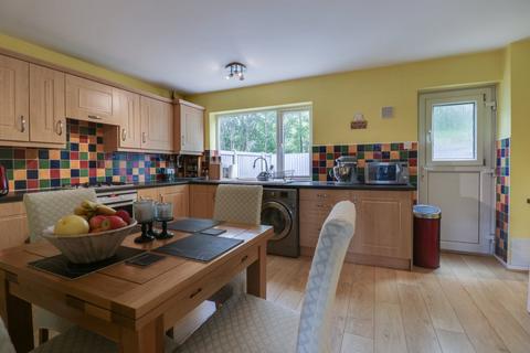 8 Broadgate Rise, Horsforth, Leeds, LS18 4DL