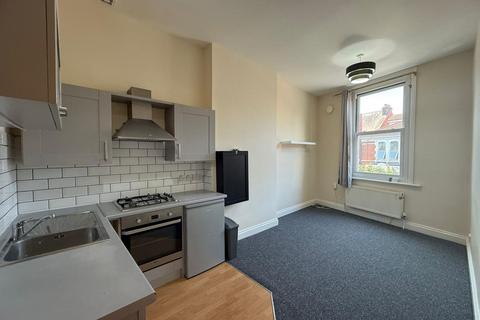 2 bedroom flat for sale, Stansted Road, Southsea