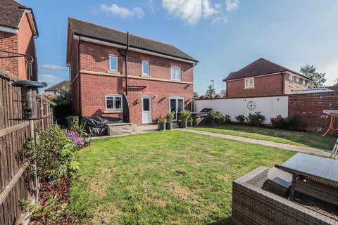 5 bedroom detached house for sale, Within Walking Distance Of Marden Station
