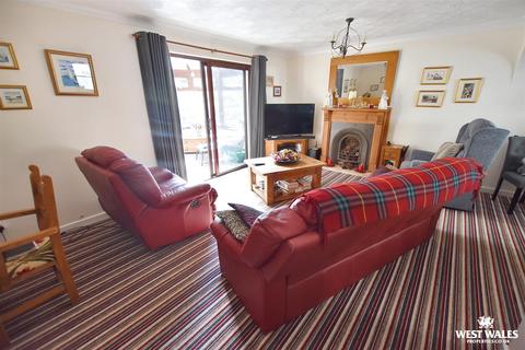 4 bedroom detached house for sale, Beach Road, Llanreath, Pembroke Dock