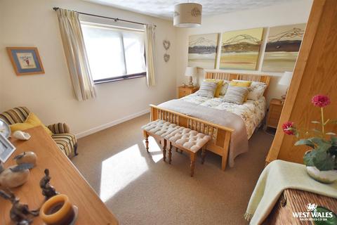 4 bedroom detached house for sale, Beach Road, Llanreath, Pembroke Dock