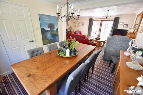 4 bedroom detached house for sale, Beach Road, Llanreath, Pembroke Dock