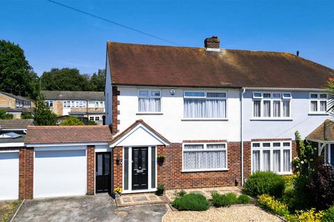 4 Bicknell Road, Frimley, Camberley, GU16 8SZ