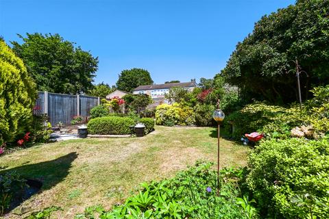 4 Bicknell Road, Frimley, Camberley, GU16 8SZ