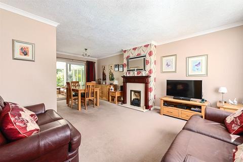 4 Bicknell Road, Frimley, Camberley, GU16 8SZ
