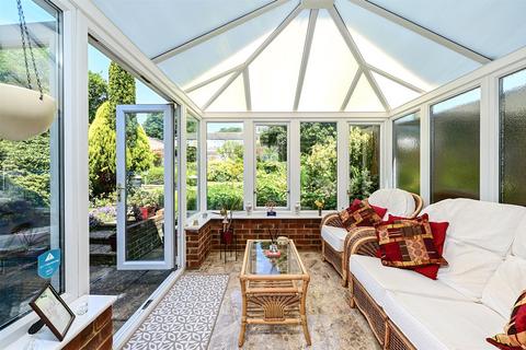 4 Bicknell Road, Frimley, Camberley, GU16 8SZ