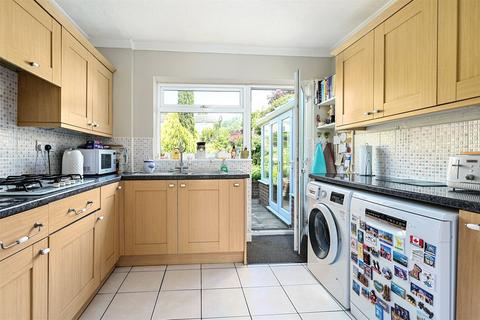 4 Bicknell Road, Frimley, Camberley, GU16 8SZ