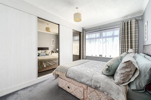 4 Bicknell Road, Frimley, Camberley, GU16 8SZ