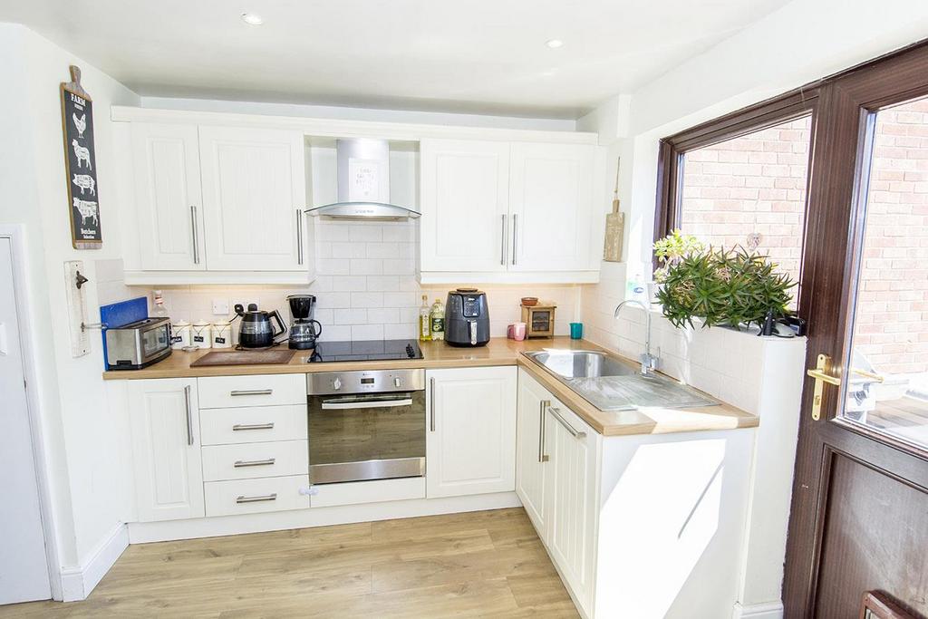 (Kitchen Area Photo)