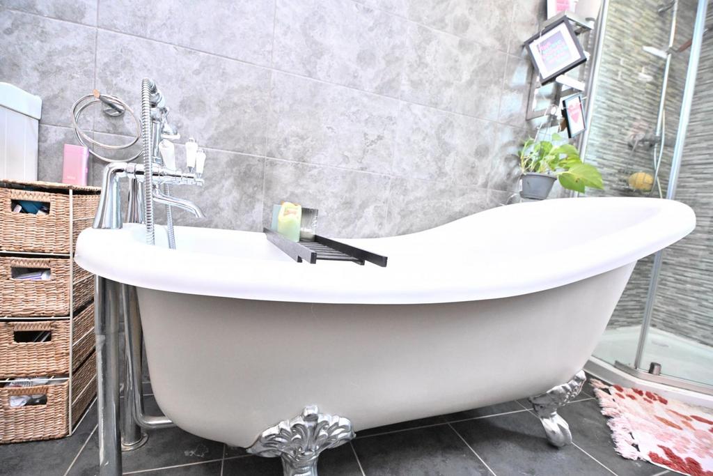 Chorley Road, Westhoughton, Bolton, BL5 3 NS - STUN