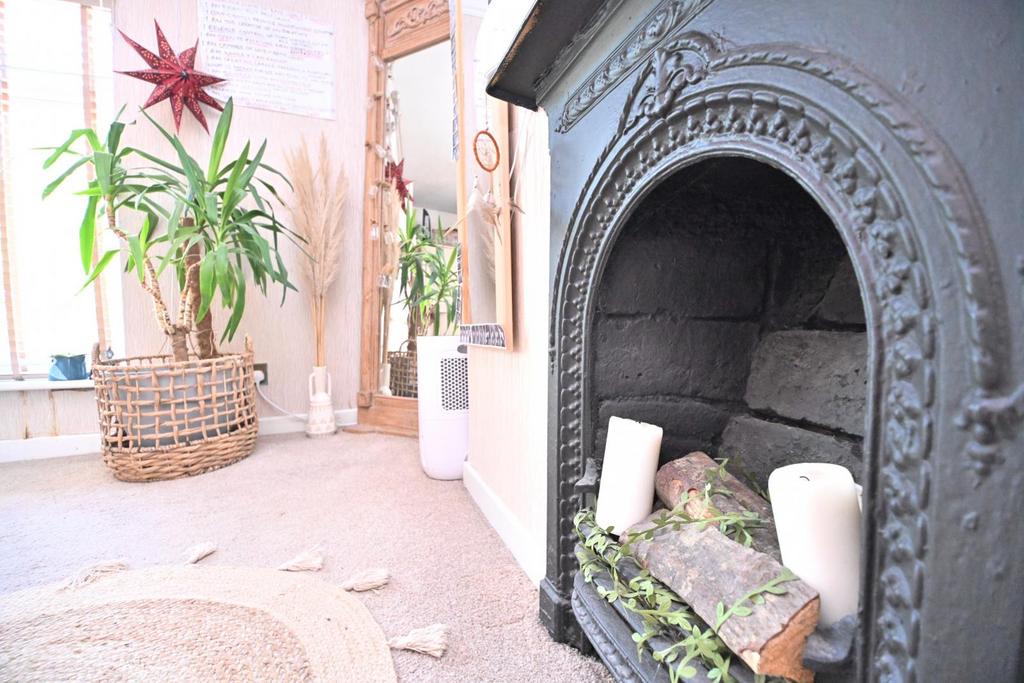 Chorley Road, Westhoughton, Bolton, BL5 3 NS - STUN