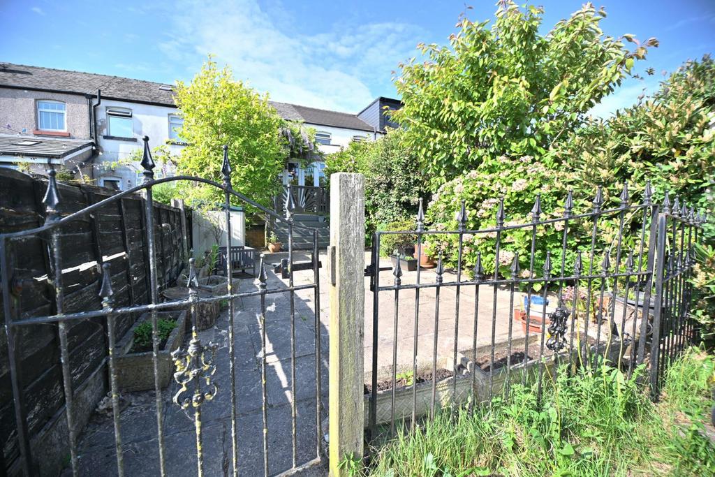 Chorley Road, Westhoughton, Bolton, BL5 3 NS - STUN