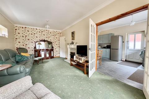 2 bedroom detached bungalow for sale, St. Johns Walk, Royston