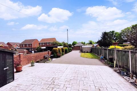2 bedroom detached bungalow for sale, St. Johns Walk, Royston