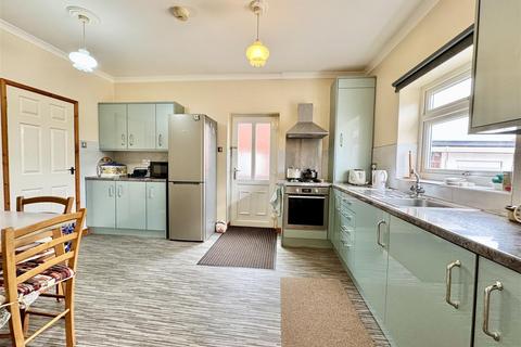 2 bedroom detached bungalow for sale, St. Johns Walk, Royston