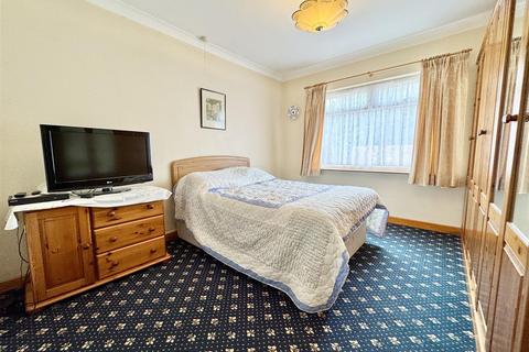 2 bedroom detached bungalow for sale, St. Johns Walk, Royston