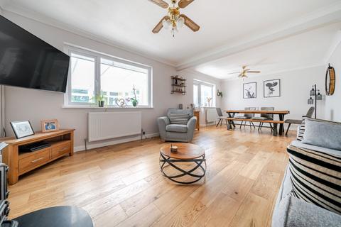 3 bedroom bungalow for sale, Milton Road, Hampshire PO7