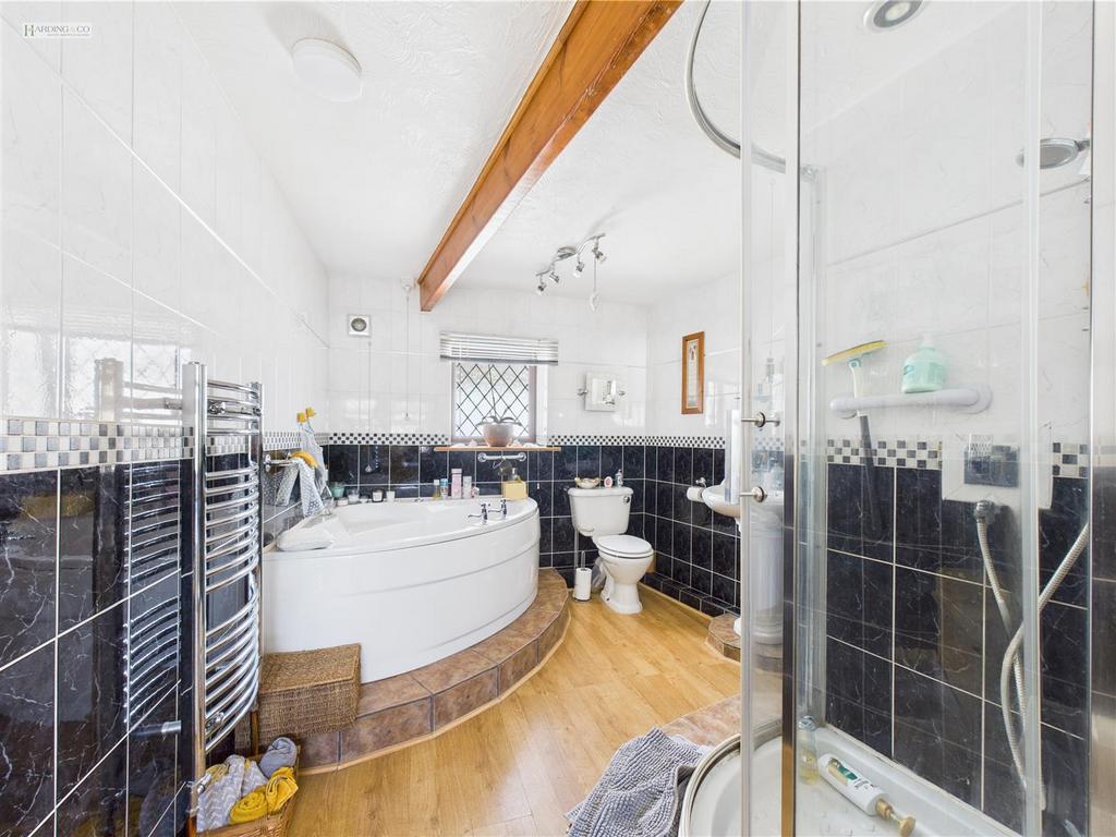 Family Bathroom.jpg