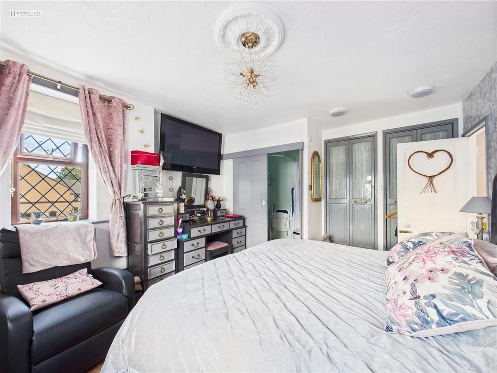 Bedroom 1 ii.jpg