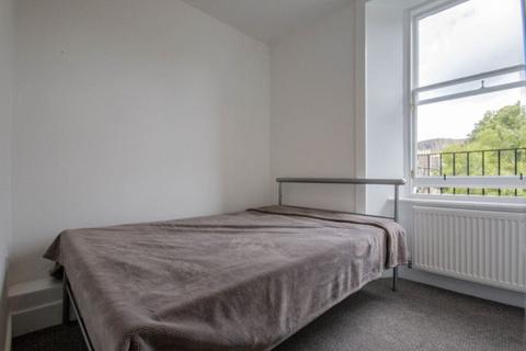 4 bedroom flat to rent, 1830L Clerk Street, Edinburgh, EH8 9JB