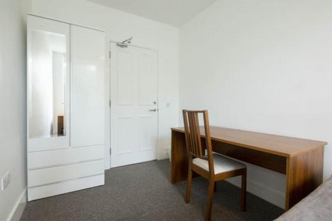4 bedroom flat to rent, 1830L Clerk Street, Edinburgh, EH8 9JB