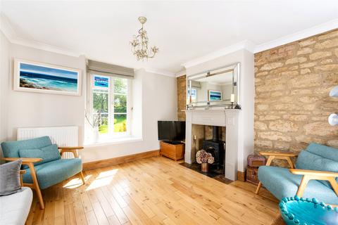 4 bedroom detached house for sale, Northampton Road, Denton, Northamptonshire, NN7