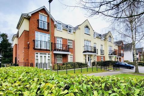2 bedroom flat for sale, Mayfair Court, Stonegrove, Edgware HA8
