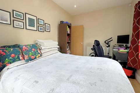 2 bedroom flat for sale, Flat ,  Elmdene Road, London