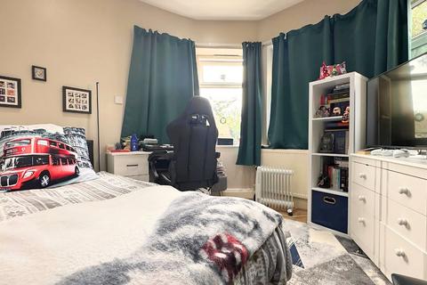 2 bedroom flat for sale, Flat ,  Elmdene Road, London